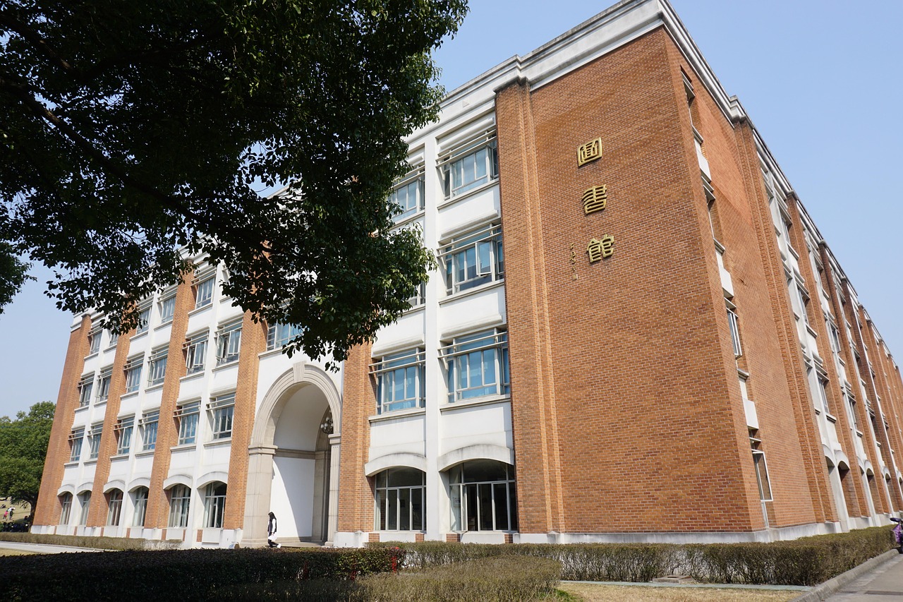 德宏師范高等專科學(xué)校一年學(xué)費(fèi)多少錢及各專業(yè)的收費(fèi)標(biāo)準(zhǔn)(2025參考）