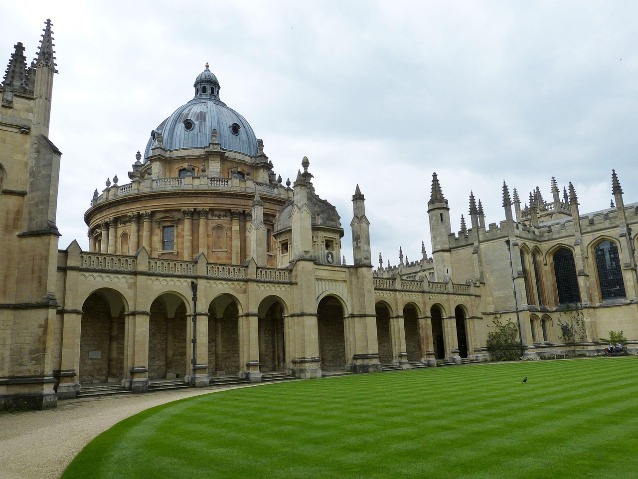英國特別古老的大學(xué)前十排行榜2025近期排名前十名分析